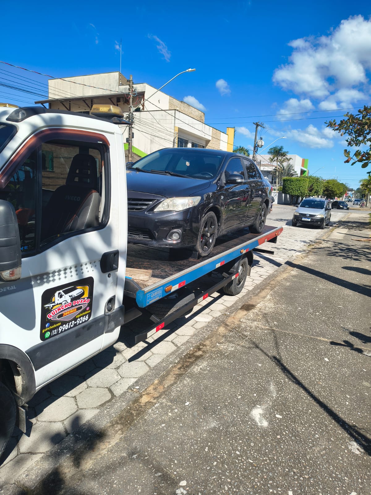 Caminhão de guincho da Guincho Duxão em operação
